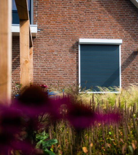 Rolluiken voor buiten wit en antraciet