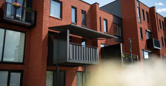 Terrasscherm op een balkon